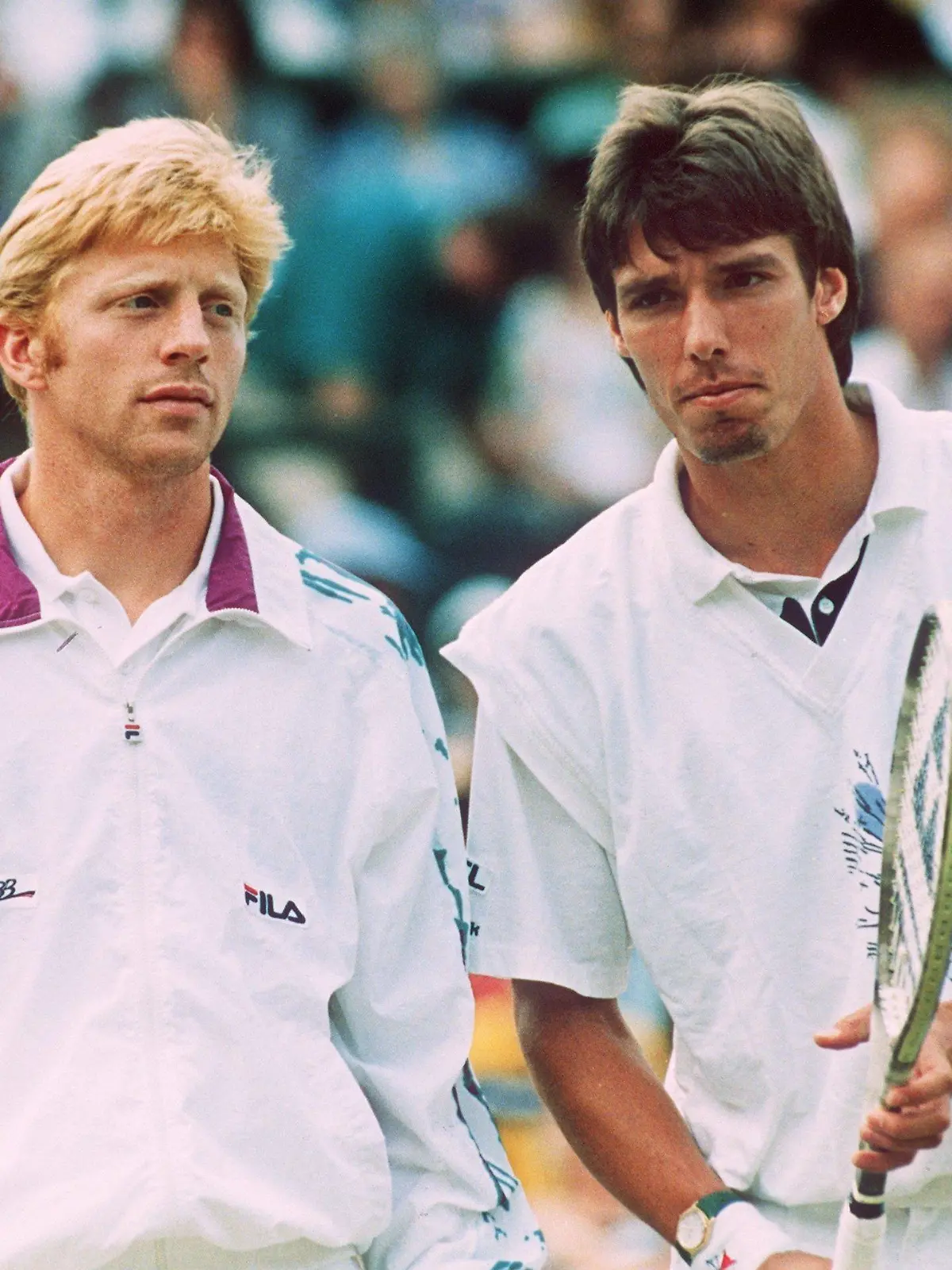 So wird's nie wieder sein: Die beiden deutschen Tennis-Profis Michael Stich (r) und Boris Becker vor Beginn des Endspiels der 105. All England Championships in Wimbledon am 07.07.1991. Der Elmshorner bezwang den Leimener in drei Sätzen mit 6:4, 7:6 und 6:4.  Boris Becker startete im Juli 1997 in Wimbledon seinen Abschied auf Raten. Auf den neuen Teamchef der deutschen Daviscup-Mannschaft wartet ein Stück harte Arbeit. Fast parallel mit seiner Rückzugs-Ankündigung kam das Good-Bye des zweitbesten deutschen Tennis-Cracks Michael Stich. dpa (zu dpa 0110)