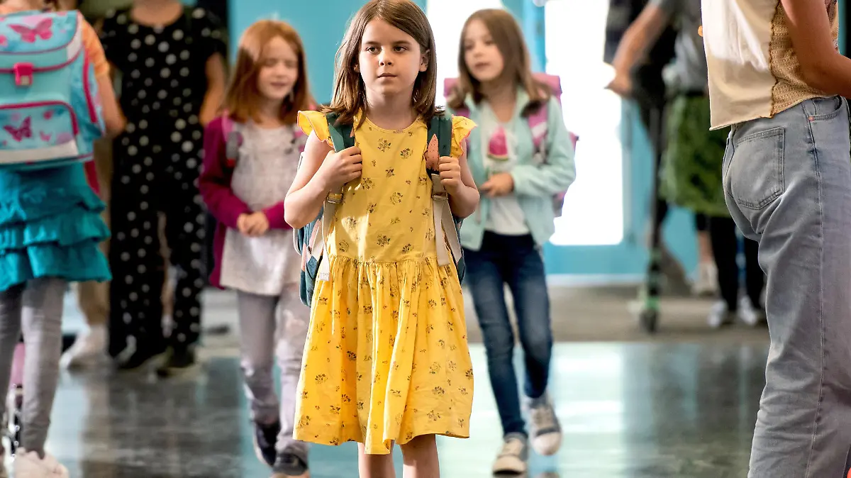 Oskar oder Lilli - daran und an dem gelben Kleid scheiden sich selbst in der Familie des Kindes die Geister