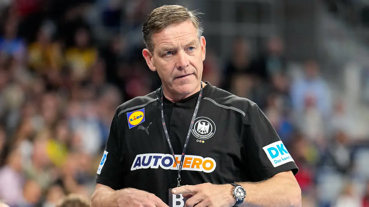  Alfred Gislason Trainer, Bundestrainer, DHB, gibt Anweisungen, gestikuliert, mit den Armen gestikulieren, Einzelbild, Einzelfoto, Aktion, Action, 13.10.2022, Mannheim Deutschland, Handball, EHF Euro Cup, Deutschland - Schweden *** Alfred Gislason coach, national coach, DHB , gives instructions, gestures, gesturing with arms, single picture, single photo, action, action, 13 10 2022, Mannheim Germany , Handball, EHF Euro Cup, Germany Sweden xozx