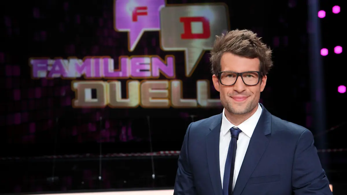 Daniel Hartwich päsentiert das 'Familien Duell Prominenten-Special'. In der aufwendigen Neuauflage des Show-Klassikers treten pro Sendung jeweils vier Promis mit ihren Familien und Freunden auf der Suche nach der Top-Antwort gegeneinander an und spielen für den guten Zweck.