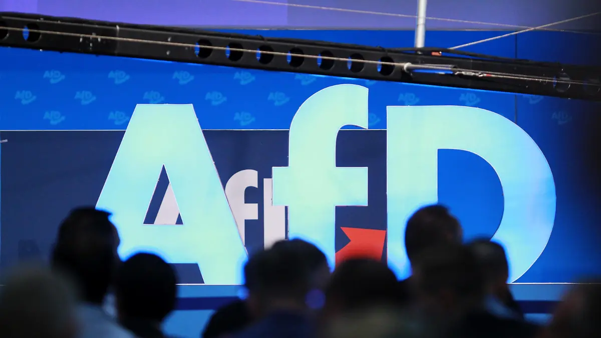 Magdeburg, Sachsen-Anhalt, Deutschland, 29.07.2023: AfD-Logo auf AfD-Bundesparteitag *** Magdeburg, Saxony Anhalt, Germany, 29 07 2023 AfD logo on AfD federal party conference Copyright: xdtsxNachrichtenagenturx dts_20852