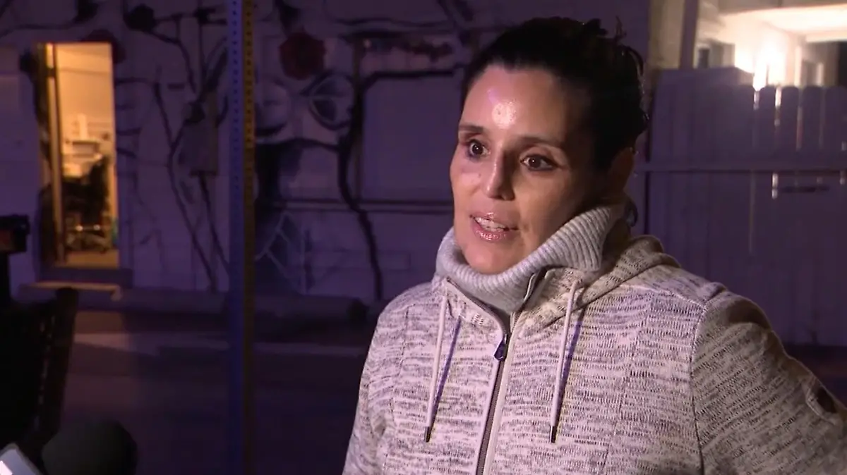 Marcia Davalos stieß an ihrer Haustür auf den Fremden.