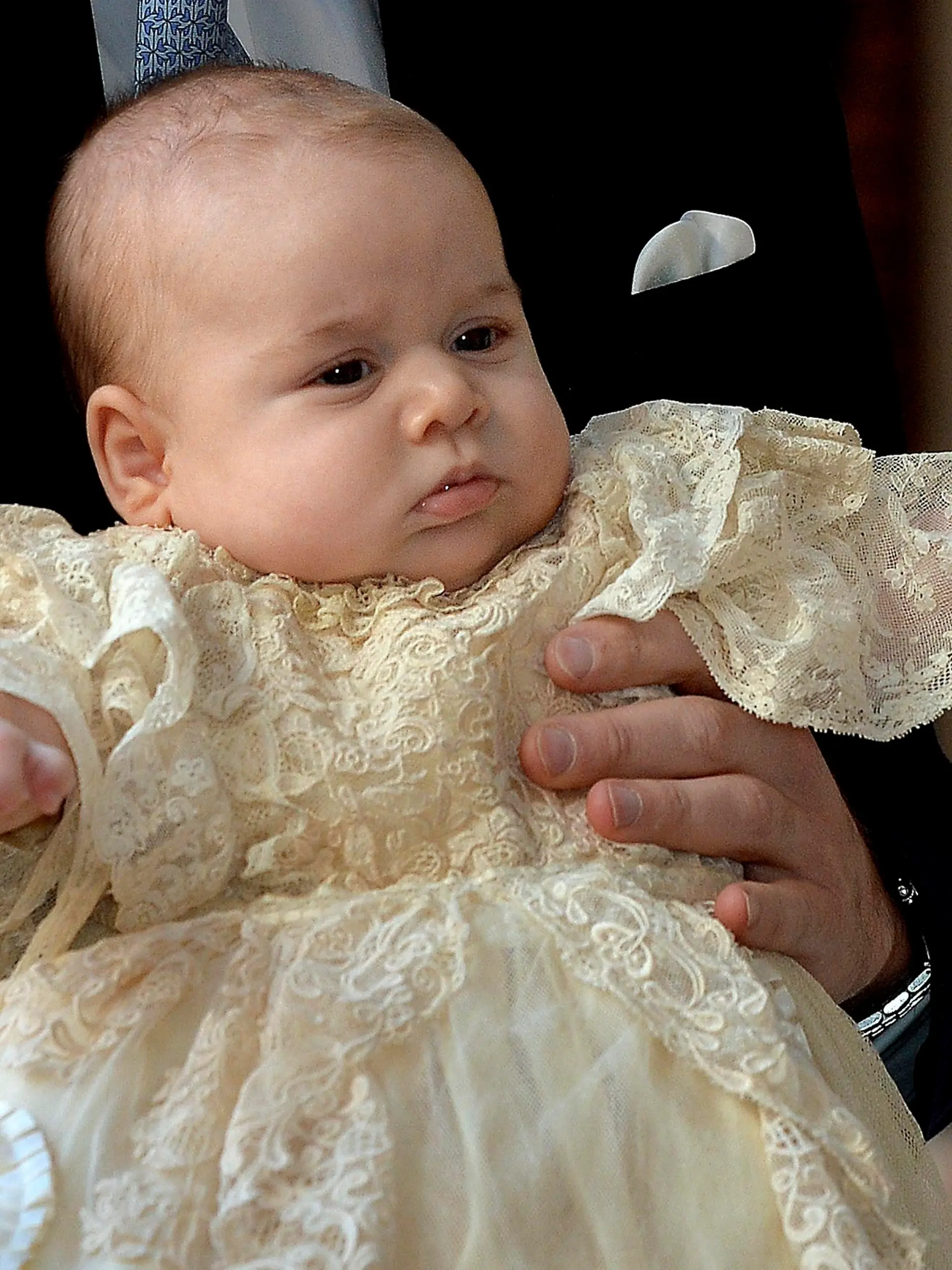 Britain's Prince William carries his son Prince George as they arrive for his son's christening at St James's Palace in London October 23, 2013. REUTERS/John Stillwell/pool  (BRITAIN - Tags: ROYALS ENTERTAINMENT SOCIETY TPX IMAGES OF THE DAY)