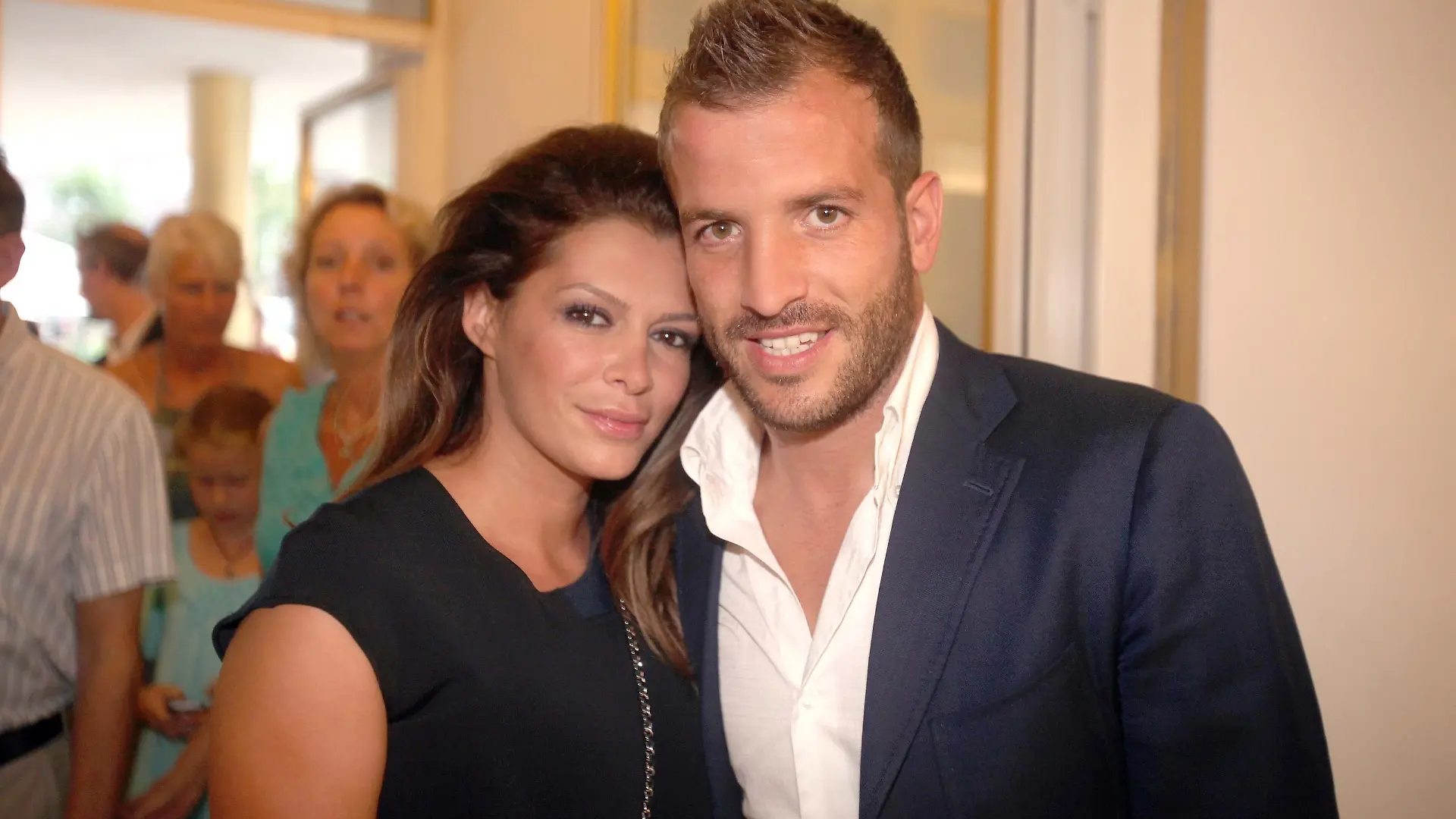 Rafael van der Vaart und Sabia Boulahrouz bei der Premiere von die Schöne und das Biest in der Staatsoper in Hamburg / 010813    