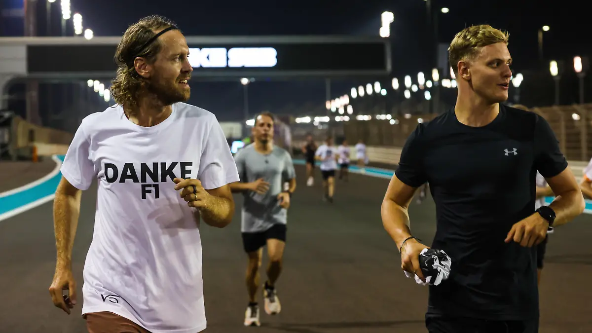 Formula 1 2022: Abu Dhabi GP YAS MARINA CIRCUIT, UNITED ARAB EMIRATES - NOVEMBER 19: Sebastian Vettel, Aston Martin, is joined on a run around the circuit by Mick Schumacher, Haas F1 Team, and well wishers as part of his farewell at his final Grand Prix during the Abu Dhabi GP at Yas Marina Circuit on Saturday November 19, 2022 in Abu Dhabi, United Arab Emirates. Photo by Glenn Dunbar / LAT Images Images PUBLICATIONxINxGERxSUIxAUTxHUNxONLY GP2222_171944177A9587