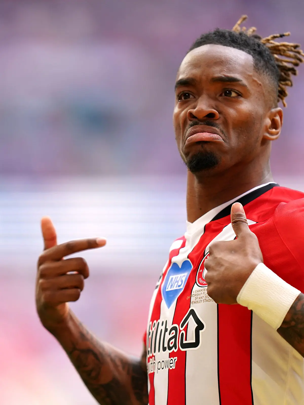 ARCHIV - 29.05.2021, Großbritannien, London: Fußball: EFL Championship, Playoffs, Finale, Brentford - Swansea City: Ivan Toney von Brentford freut sich nach dem ersten Tor seiner Mannschaft. Gegen Toney gibt es Vorwürfe weiterer Vergehen gegen Wettregeln. (zu dpa: «FA: Brentford-Stürmer Toney mit weiteren Vergehen gegen Wettregeln») Foto: Mike Egerton/Press Association/dpa +++ dpa-Bildfunk +++