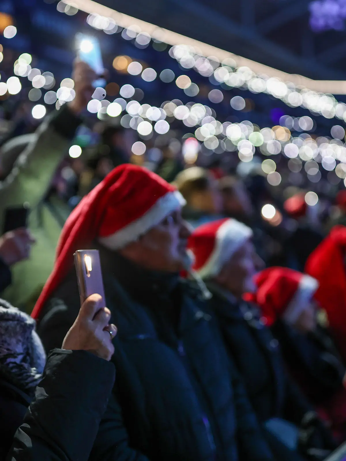 Sport Bilder des Tages 11.12.2022, Fussball, Weihnachtssingen in der Veltins Arena des FC Schalke 04, Gelsenkirchen Veltins Arena Österreich xRHR-FOTO/TRx *** 11 12 2022, football, Christmas caroling in the Veltins Arena of FC Schalke 04, Gelsenkirchen Veltins Arena Austria xRHR PHOTO TRx Copyright: TimxRehbein/RHR-FOTOx RHR-FOTO/TR