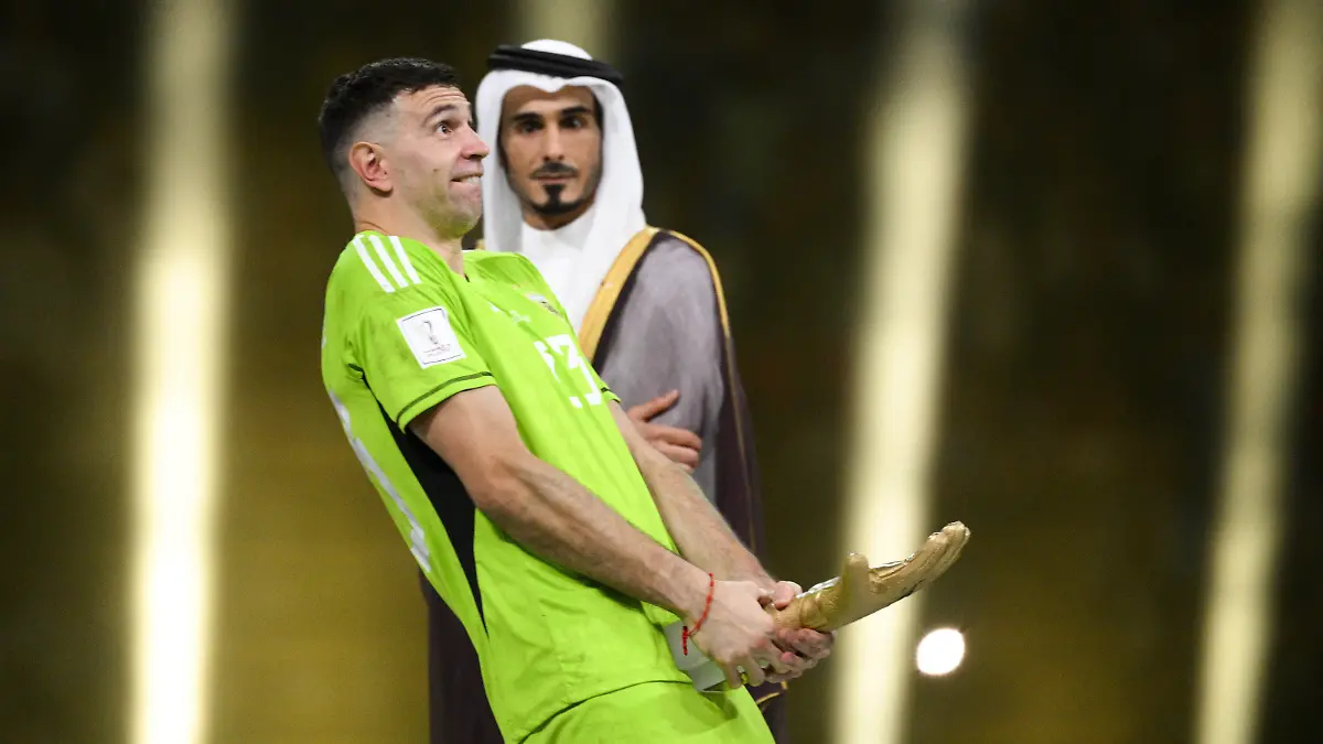 trophee du meilleur gardien pour MARTINEZ Emiliano ARG FOOTBALL : Argentine vs france - Finale - Coupe du Monde Qatar 2022 - 18/12/2022 JBAutissier/Panoramic PUBLICATIONxNOTxINxFRAxITAxBEL