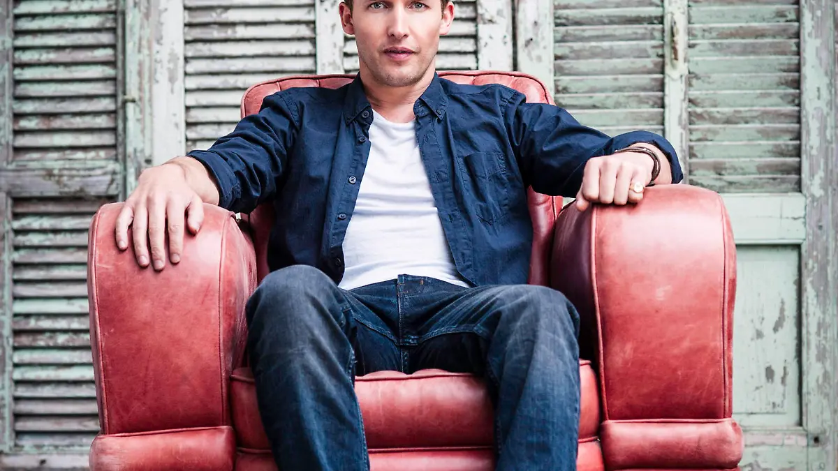 James Blunt New Publicity Pic 906.jpg