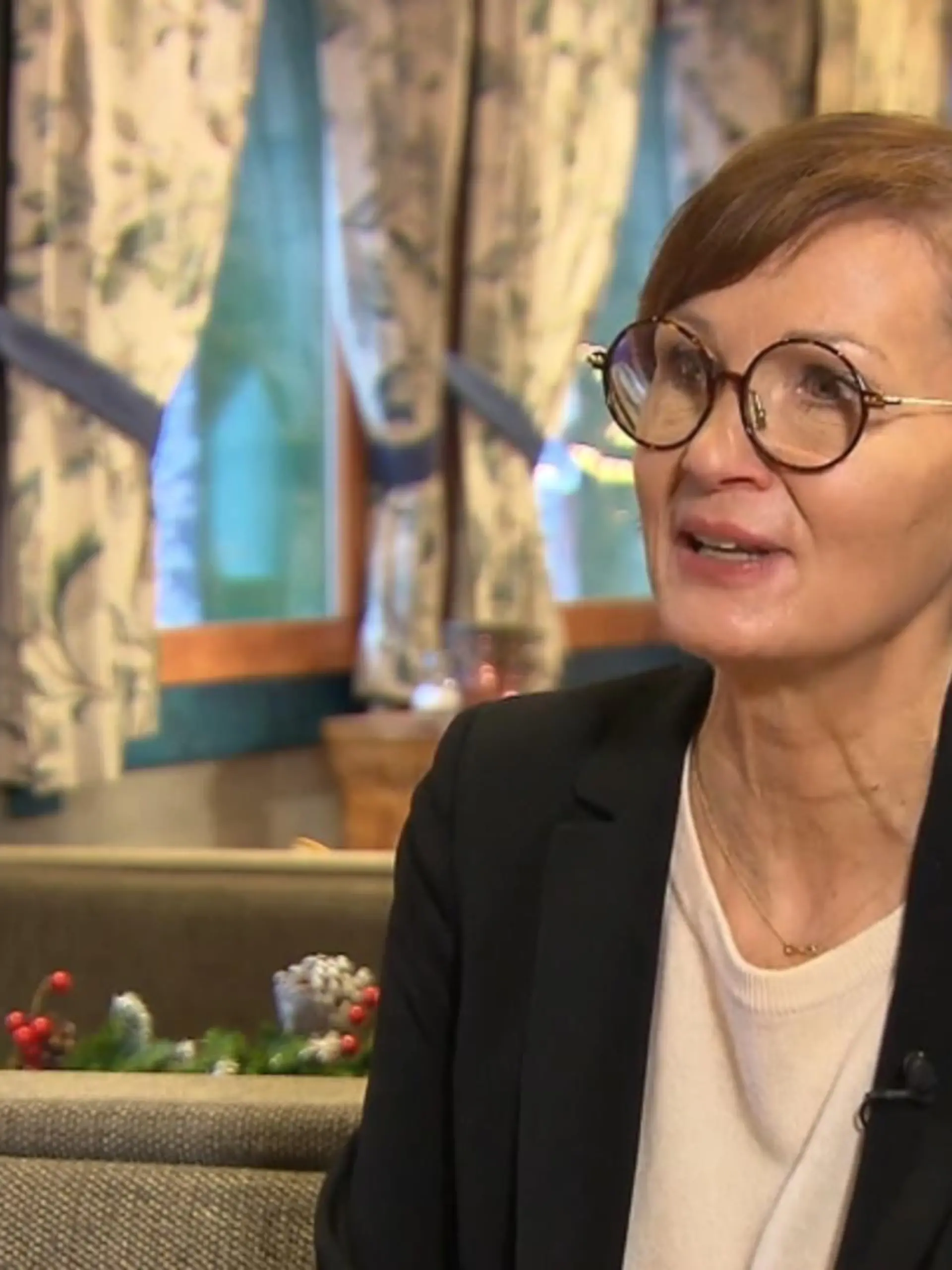 Das letzte RTL Hessen-Weihnachtsinterview führen wir in diesem Jahr mit Bettina Stark-Watzinger von den Freien Demokraten (FDP). Unsere Reporterin Victoria Enzenauer hat auch die Bundesministerin für Bildung und Forschung in der Wiesbadener Winterstubb getroffen und mit ihr über Lehrerprämie, Lesedefizite und Landtagswahl gesprochen – genaueres sehen Sie in unserem Videobeitrag.