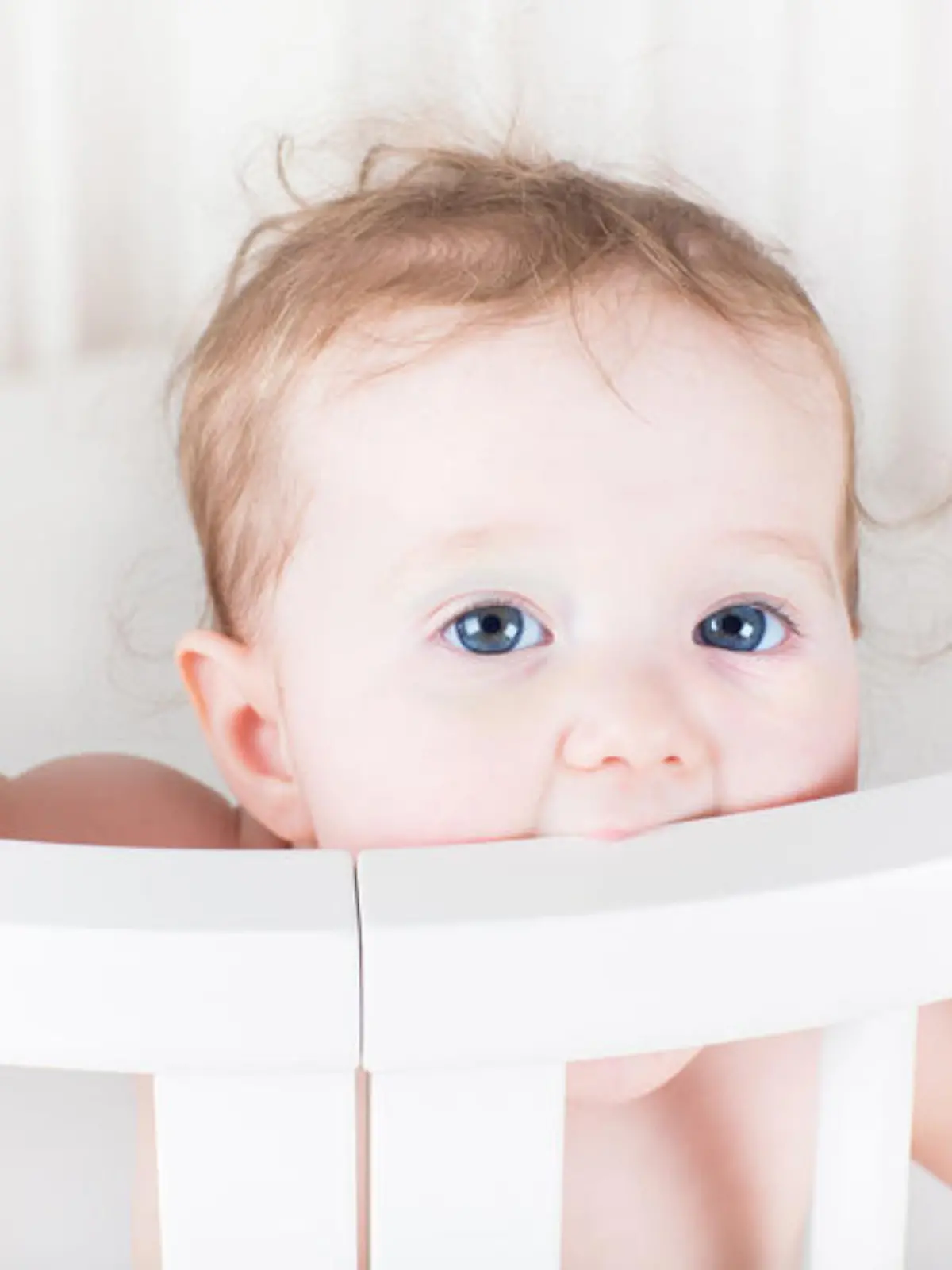 Fotolia 49449778 S baby kind babybett kinderbett.jpg