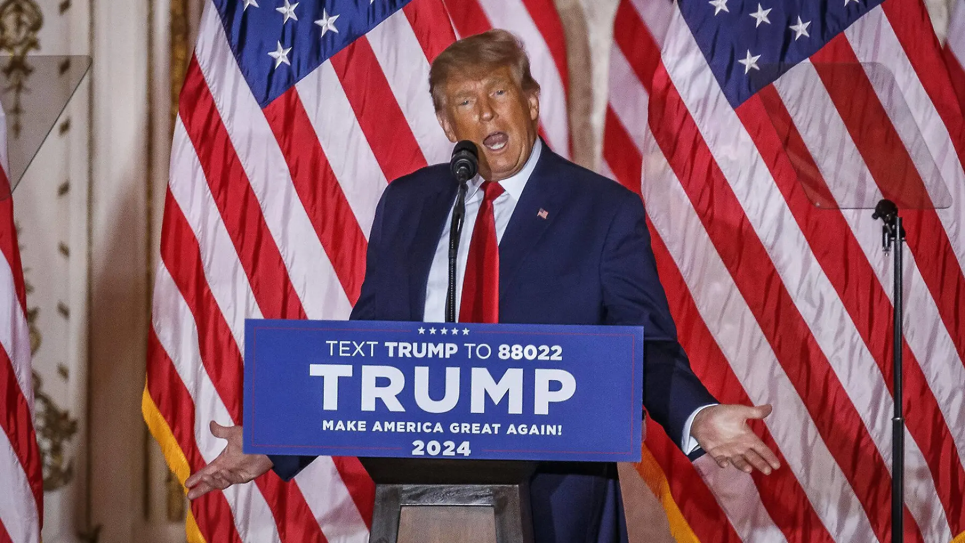  News: Donald Trump Event at Mar-a-Lago Nov 15, 2022 Palm Beach, FL, USA The 45th President Donald J. Trump speaks at his media event in the ballroom at Mar-a-Lago. He announced that he will run for president again in 2024. Palm Beach FL USA, EDITORIAL USE ONLY PUBLICATIONxINxGERxSUIxAUTxONLY Copyright: xThomasxCordyx 20221115_jcd_usa_0151