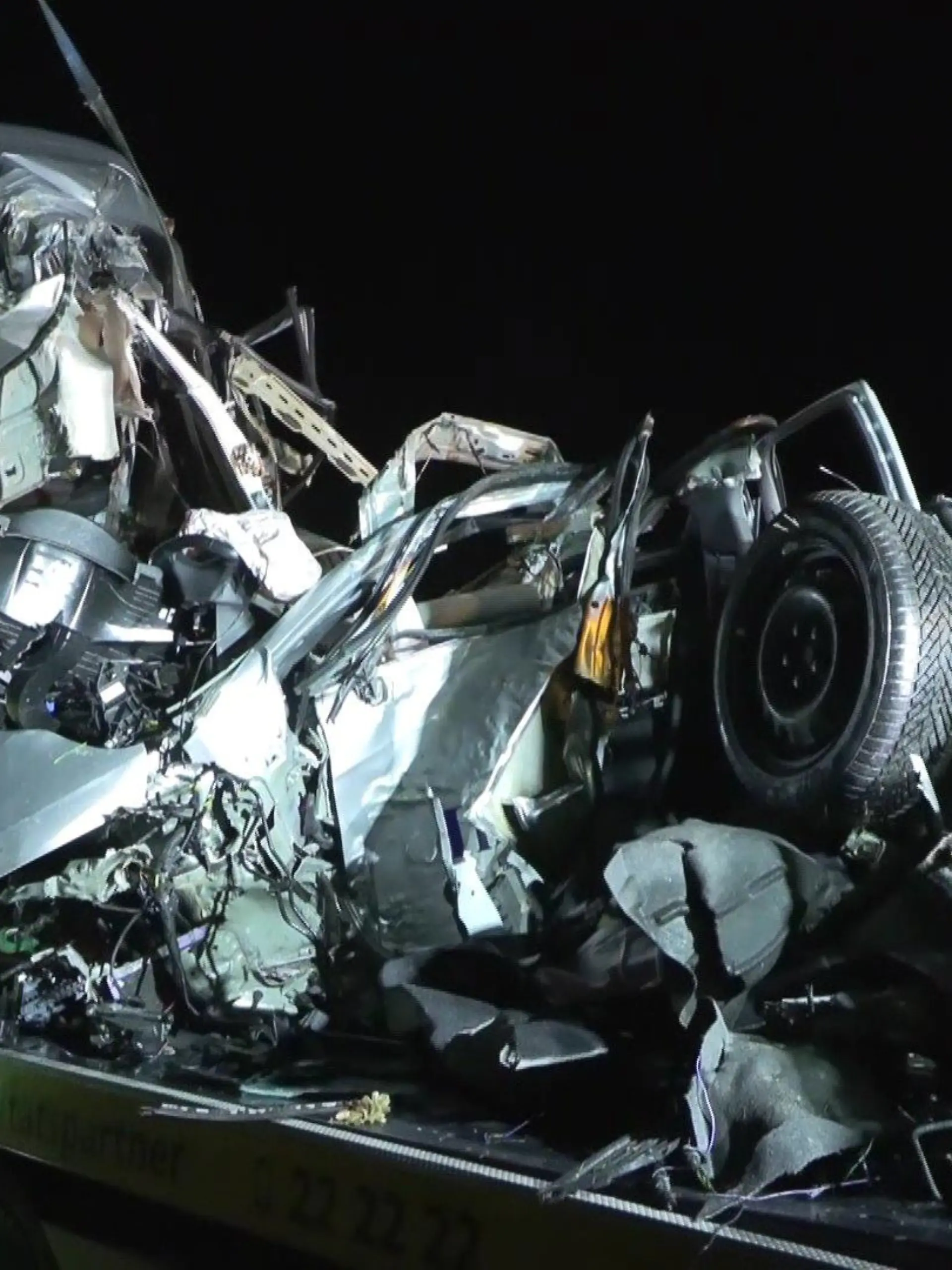 Der Opel des 25-Jährigen ist komplett zerstört. Der Glätteunfall ereignete sich am Montagmorgen zwischen Walsrode und Verden.