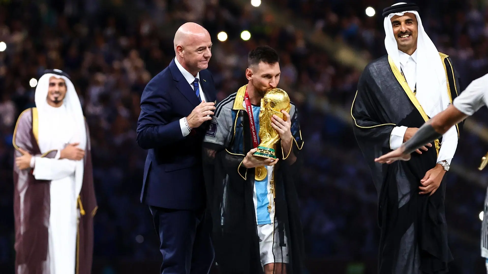 Mandatory Credit: Photo by Kieran McManus/Shutterstock 13670809hm Lionel Messi with the World Cup trophy after Argentina win the World Cup with FIFA President Gianni Infantino and Sheikh Tamim bin Hamad Al Thani Argentina v France, FIFA World Cup, WM, Weltmeisterschaft, Fussball 2022, Final, Football, Lusail Stadium, Al Daayen, Qatar - 18 Dec 2022 Editorial Use Only Argentina v France, FIFA World Cup 2022, Final, Football, Lusail Stadium, Al Daayen, Qatar - 18 Dec 2022 Editorial Use Only PUBLICATIONxINxGERxSUIxAUTxHUNxGRExMLTxCYPxROUxBULxUAExKSAxONLY Copyright: xKieranxMcManus/Shutterstockx 13670809hm