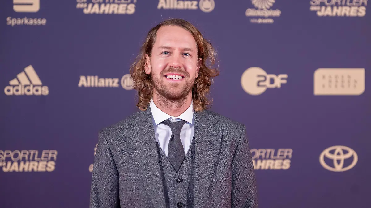 Sebastian Vettel Rennfahrer, Sportler des Jahres, Verleihung der Ehrung im Jahre 2022, 18.12.2022, Eibner-Pressefoto/Sascha Walther Sportler des Jahres, Verleihung der Ehrung im Jahre 2022, 18.12.2022 Baden-Baden *** Sebastian Vettel racing driver , athlete of the year, awarding the honor in 2022, 18 12 2022, Eibner Pressefoto Sascha Walther athlete of the year, awarding the honor in 2022, 18 12 2022 Baden Baden. Copyright: xEibner-Pressefotox EP_EER