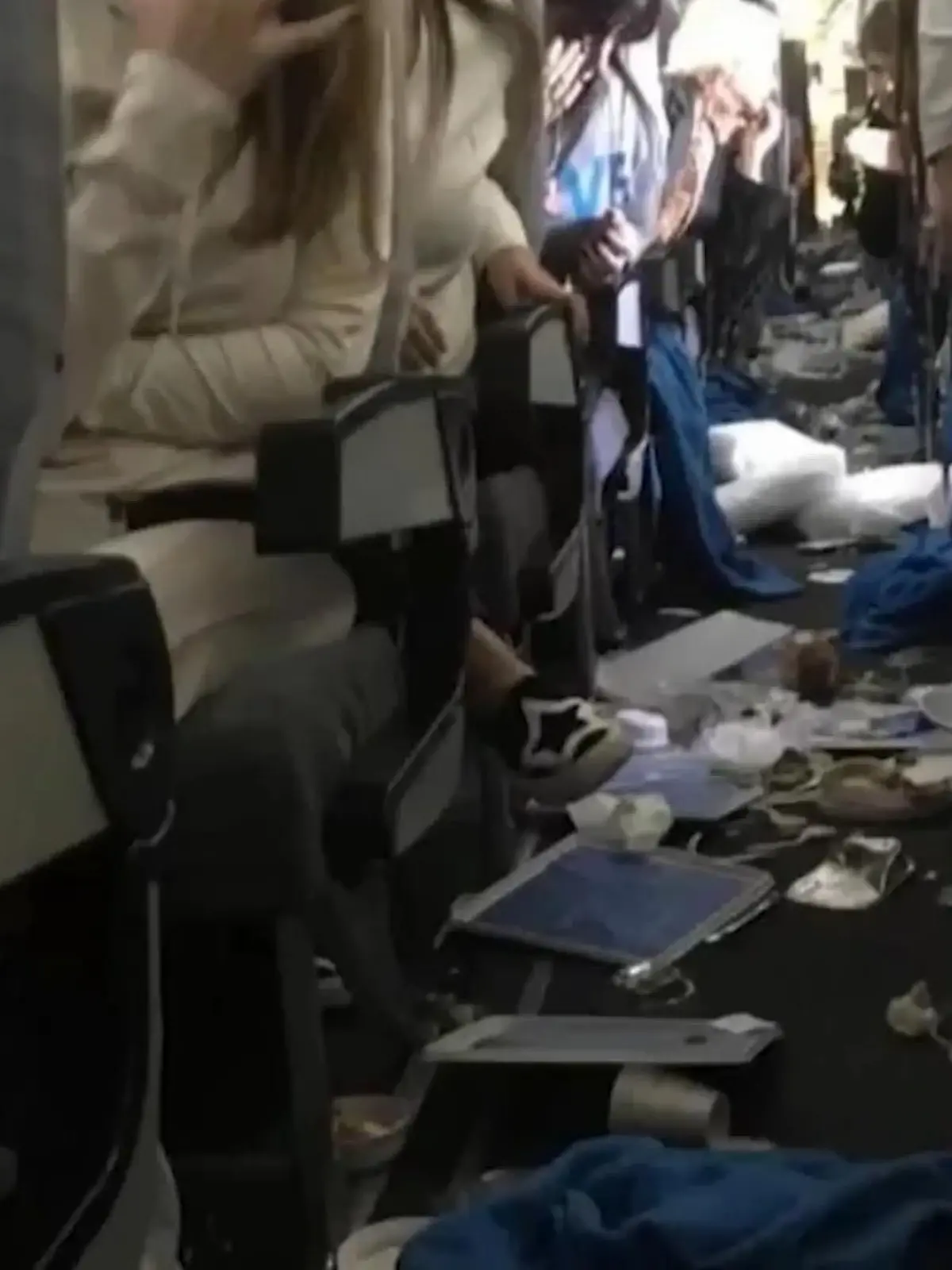 Dieser Atlantik-Flug wurde zum Albtraum: Bei heftigen Turbulenzen während eines Flugs von Madrid nach Buenos Aires sind zwölf Passagiere verletzt worden.