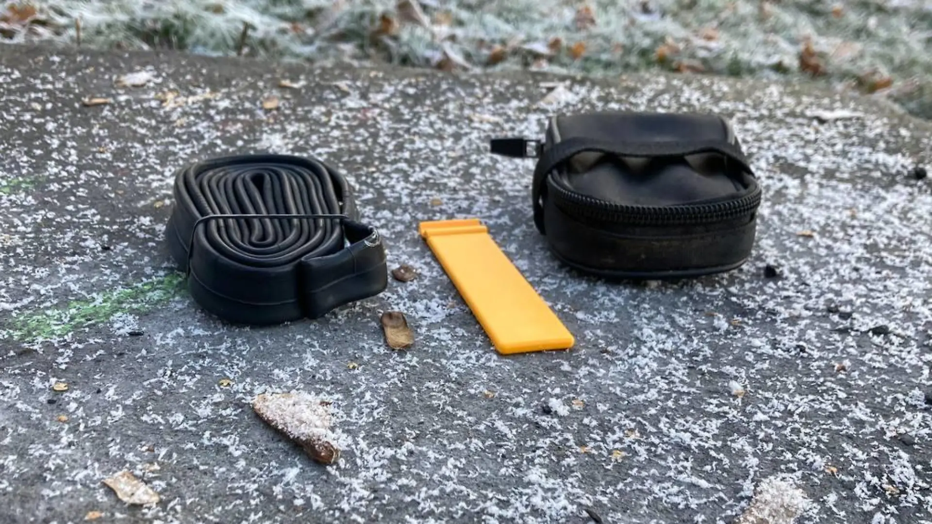 Satteltasche mit Schlauch und Reifenheber