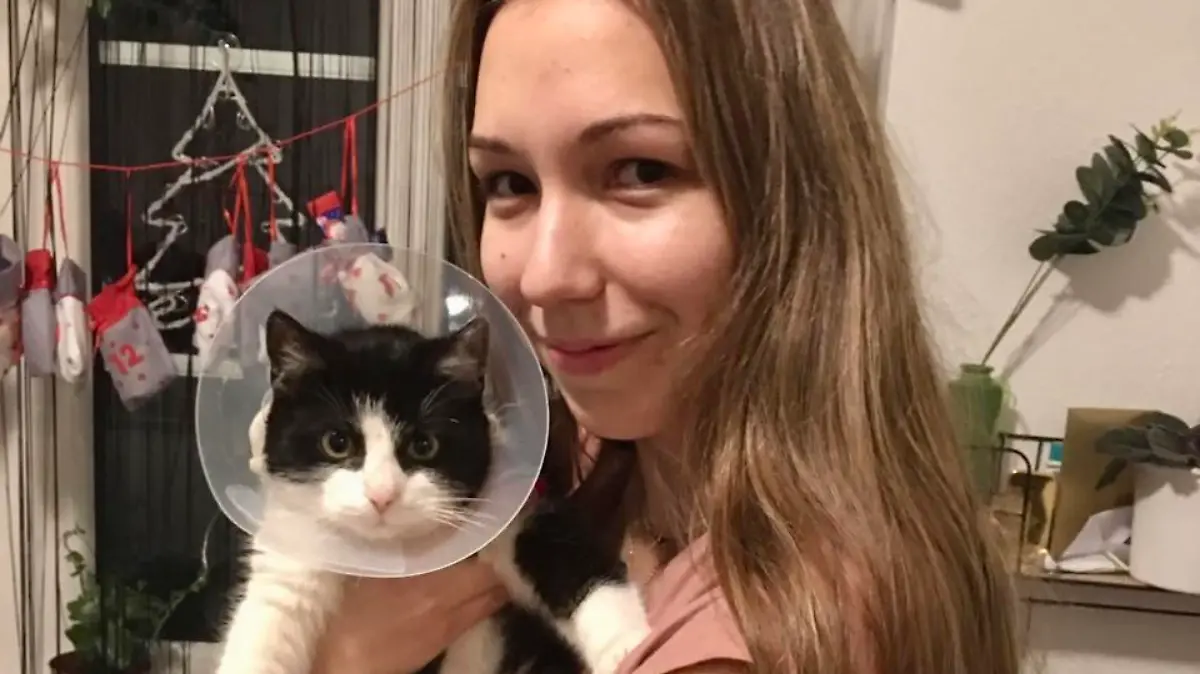 Hannah aus krobotek mit ihrem Kater und Tierärztin frau alexandra huck  (grammer)