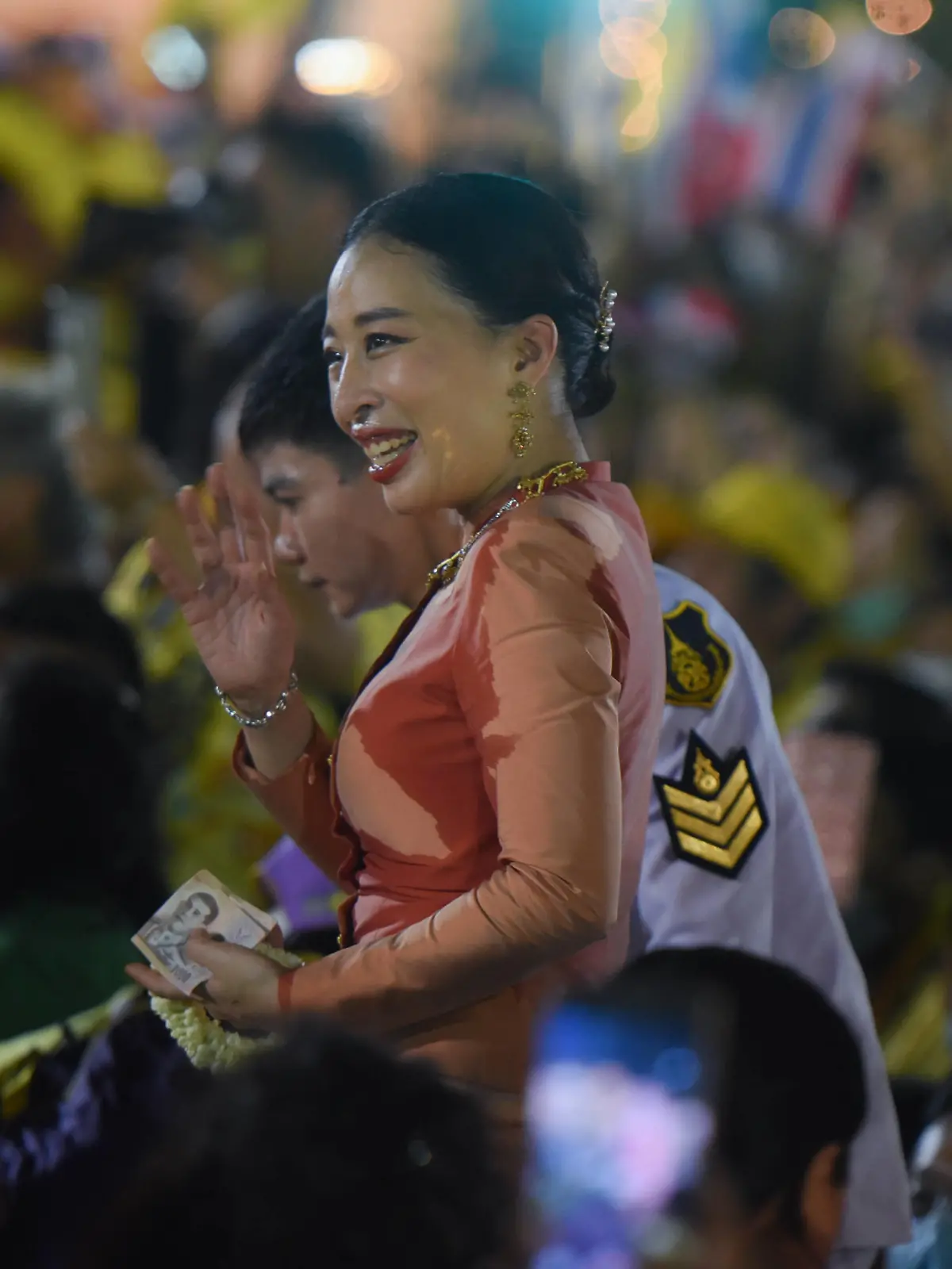  November 1, 2020, Bangkok, Thailand: Princess Bajrakitiyabha Mahidol waves at the royalist supporters..After the Buddhist ceremony at Grand palace. Thai King Maha Vajiralongkorn and Queen Suthida greet people who were wearing yellow shirt to present their support. Bangkok Thailand - ZUMAs197 20201101_zaa_s197_078 Copyright: xYuttachaixKongprasertx