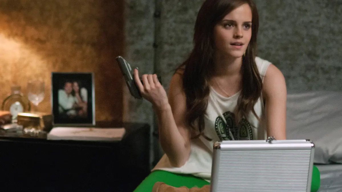 HANDOUT - Nicki (Emma Watson) in einer Szene des Kinofilms «The Bling Ring» (undatierte Filmszene). Die Komödie kommt am 15.08.2013 in die deutschen Kinos. Foto: Tobis/dpa (zu dpa-Kinostarts vom 08.08.2013 - ACHTUNG: Verwendung nur für redaktionelle Zwecke im Zusammenhang mit der Berichterstattung über den Film und bei Urheber-Nennung bis 15.11.2013) +++(c) dpa - Bildfunk+++