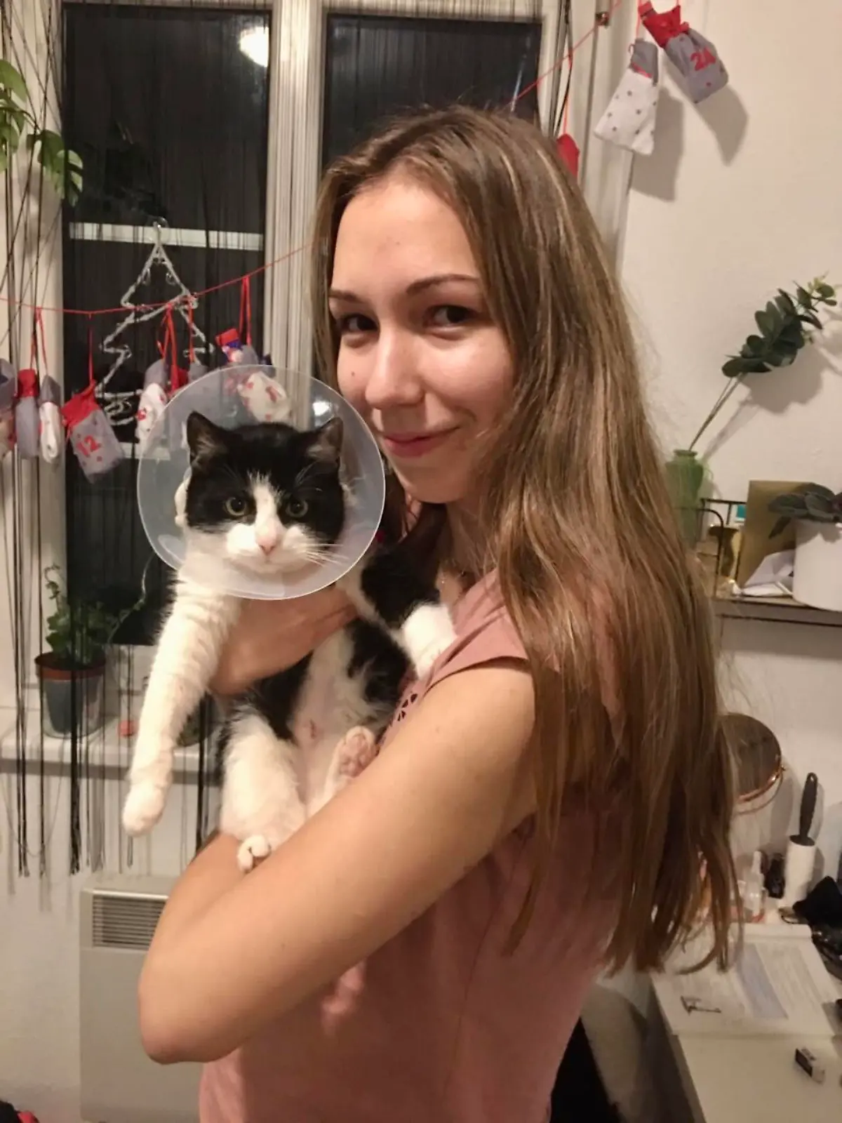 Hannah aus krobotek mit ihrem Kater und Tierärztin frau alexandra huck  (grammer)