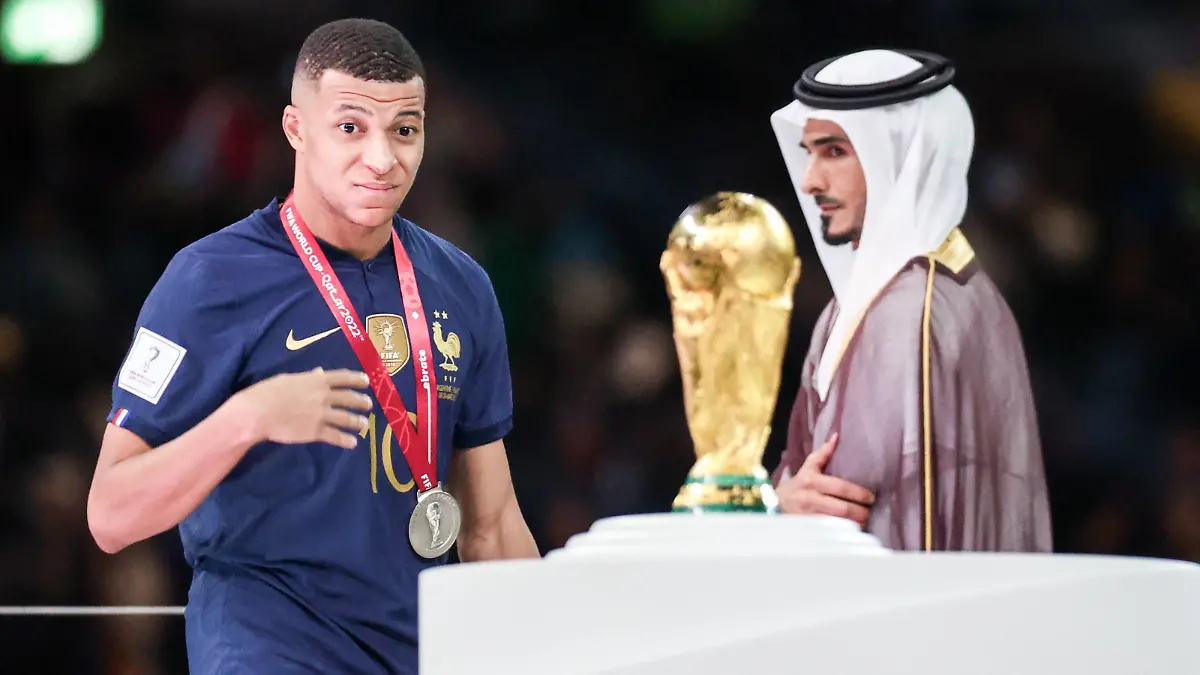  QATAR, LUSAIL - DECEMBER 18, 2022: France captain Kylian Mbappe L is seen during the trophy ceremony for the 2022 FIFA World Cup, WM, Weltmeisterschaft, Fussball final football match between Argentina and France at Lusail Iconic Stadium. Argentina won 3-3 4-2 in a penalty shootout. Sergei Bobylev/TASS PUBLICATIONxINxGERxAUTxONLY 56487383