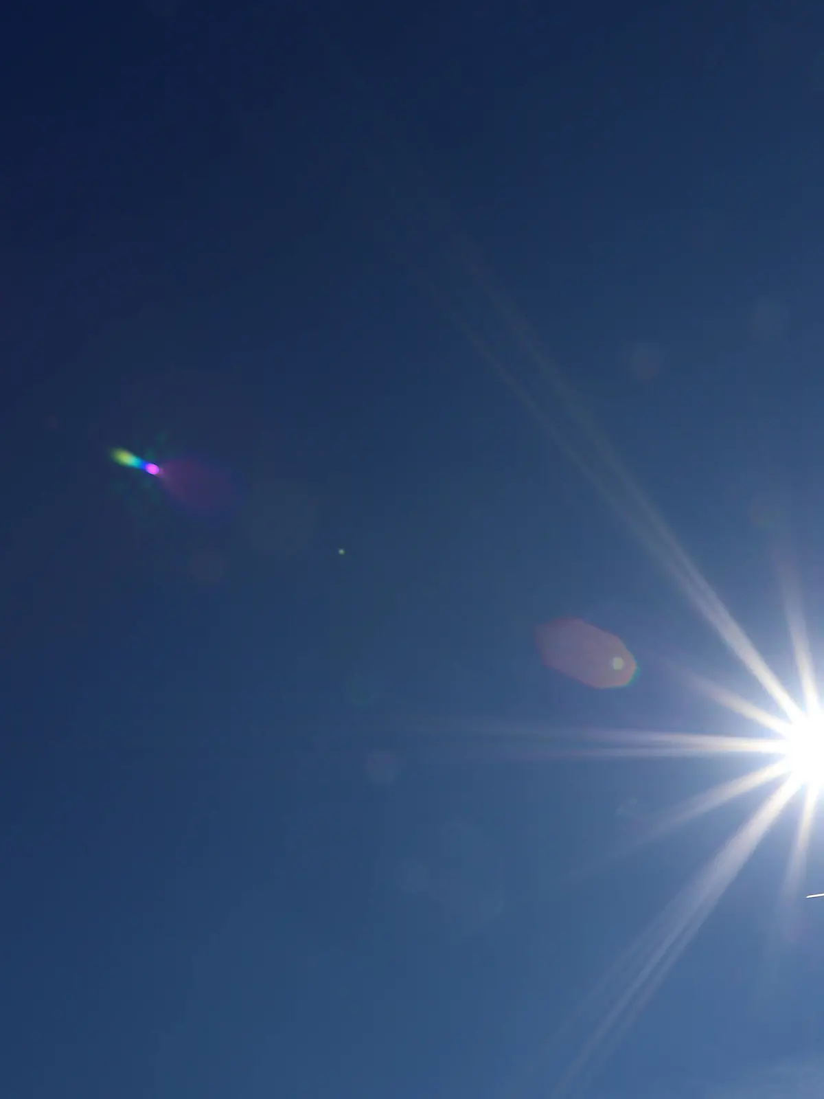  Sommer im Siegerland, die naechsten Tage sollen sehr Heiss werden, die Sonne strahlt vom blauen Himmel Sommer im Siegerland am 30.07.2020 in Siegen/Deutschland. *** Summer in the Siegerland, the next days will be very hot, the sun shines from the blue sky Summer in the Siegerland on 30 07 2020 in Siegen Germany