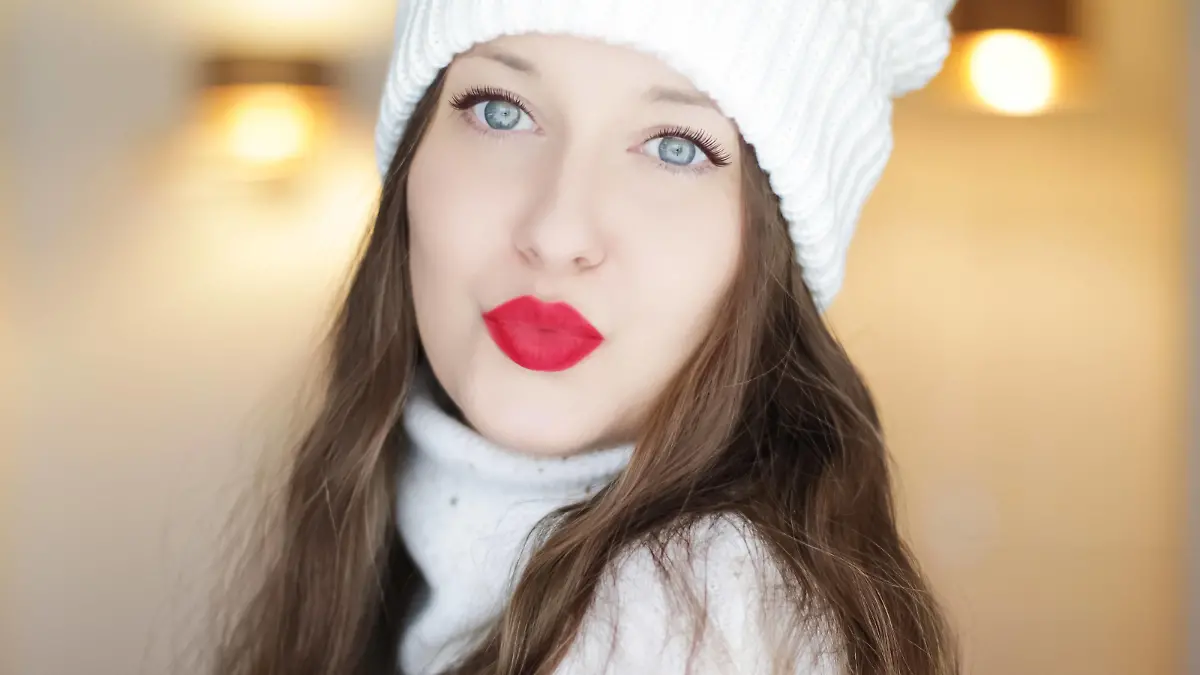 Christmas, people and winter holiday concept. Beautiful woman wearing red lipstick makeup sending a kiss, closeup face xmas portrait Christmas, people and winter holiday concept. Beautiful woman wearing red lipstick makeup sending a kiss, closeup face xmas portrait. Copyright: xanneleven.co.ukx 43251678
