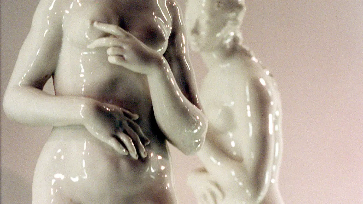Die Venus, geschaffen um 1912 von Paul Scheurich, gehört zu den Beständen der Porzellansammlung des Dresdner Zwingers zum Thema "Jugendstil und Art deco im Meißner Porzellan. Die 115 Stücke aus dem Depot werden ab 22.02.1996 bis Ende Juni 1996 in einer Foyerausstellung gezeigt. Foto: Matthias Hiekel +++(c) dpa - Report+++