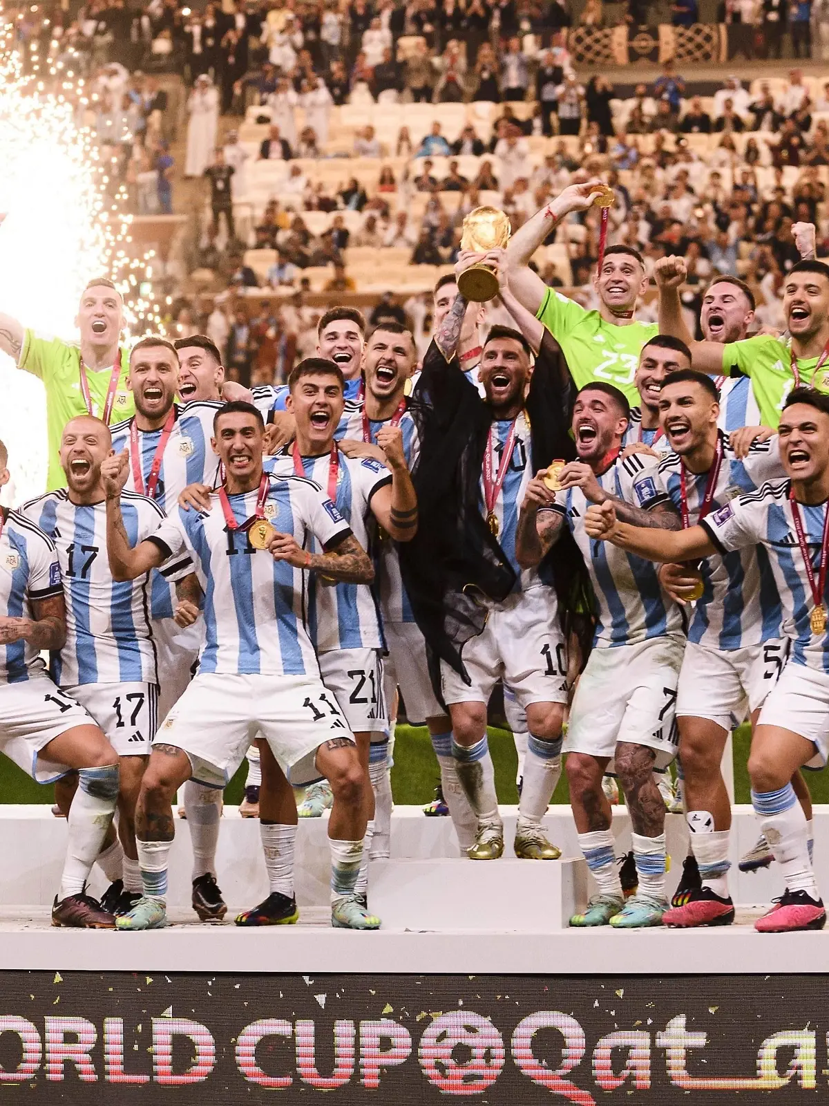  RECORD DATE NOT STATED  FIFA World Cup, WM, Weltmeisterschaft, Fussball Qatar 2022 Argentina vs France Final Lionel Messi lifts the Champions Trophy with players from Argentina the game Argentina vs France, corresponding to the great final of the FIFA World Cup Qatar 2022, at Lusail Stadium, Lusail, Doha, on December 18, 2022. brbr Lionel Messi levanta el Trofeo de campeon junto a jugadores de Argentina despues del partido Argentina vs Francia, correspondiente a la gran final de la Copa Mundial de la FIFA Catar 2022, en el Estadio Lusail, Lusail, Doha, el 18 de Diciembre de 2022 LUSAIL DOHA QATAR PUBLICATIONxNOTxINxMEXxCHNxRUS Copyright: xMarcioxMachadox 20221218_12006