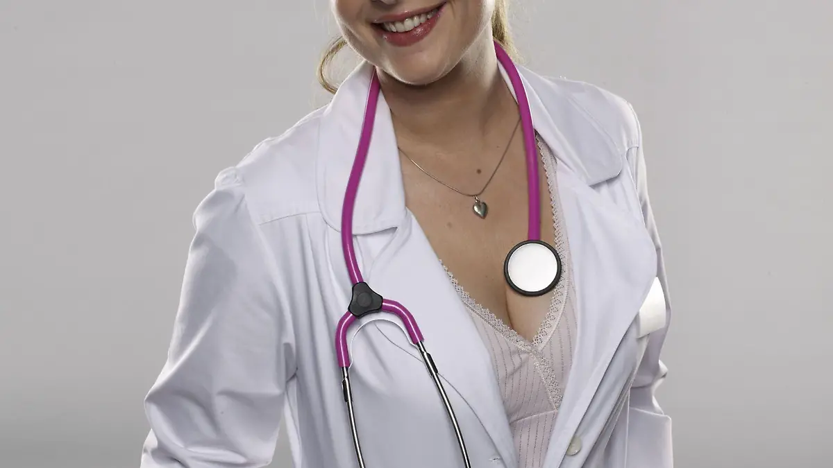 Alles dreht sich um Dr. med Gretchen Haase, gespielt von Diana Amft. Die bräuchte für ihren Job eigentlich einen freien Kopf, doch Liebeswirren, Probleme mit der eigenen Figur und den lieben Kollegen stürzen sie doch immer wieder ins Chaos... Foto: RTL/ Kraehahn