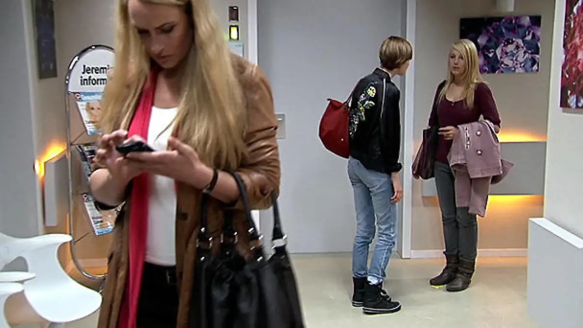 Nach Gehirnwäsche von Andrea Lilly wieder im Bulimie-Wahn