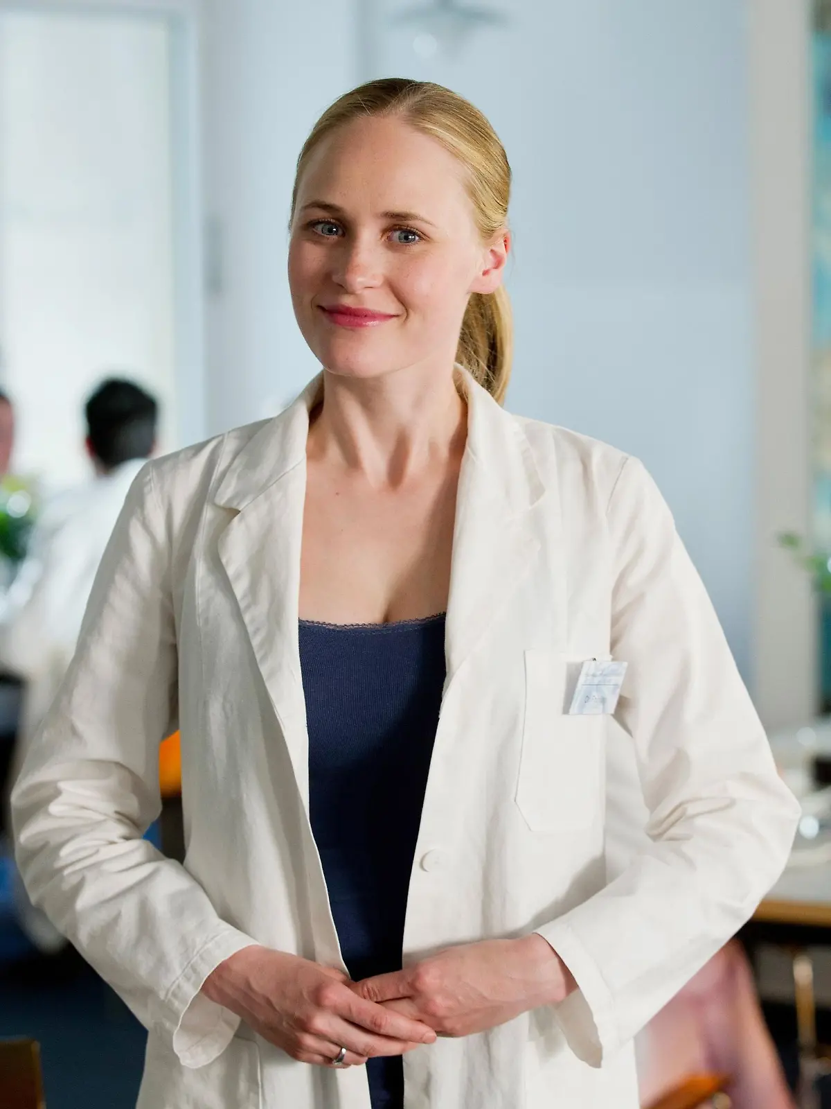 Dr. Fritzi Frühling (Inez Bjørg David)
