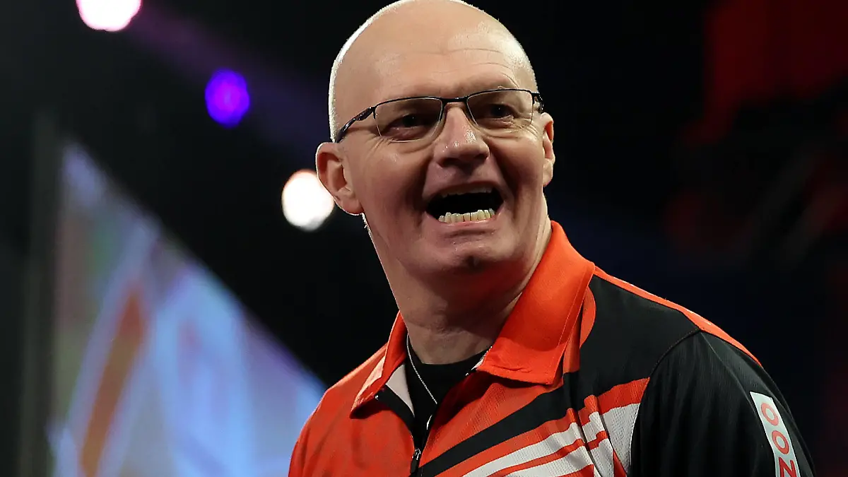 15th December 2022, Alexandra Palace, London, England 2022/23 PDC Cazoo World Darts Championships Day 1 Mickey Mansell celebrates as he wins the match against Keane Barry PUBLICATIONxNOTxINxUK ActionPlus12458300 ShaunxBrooks