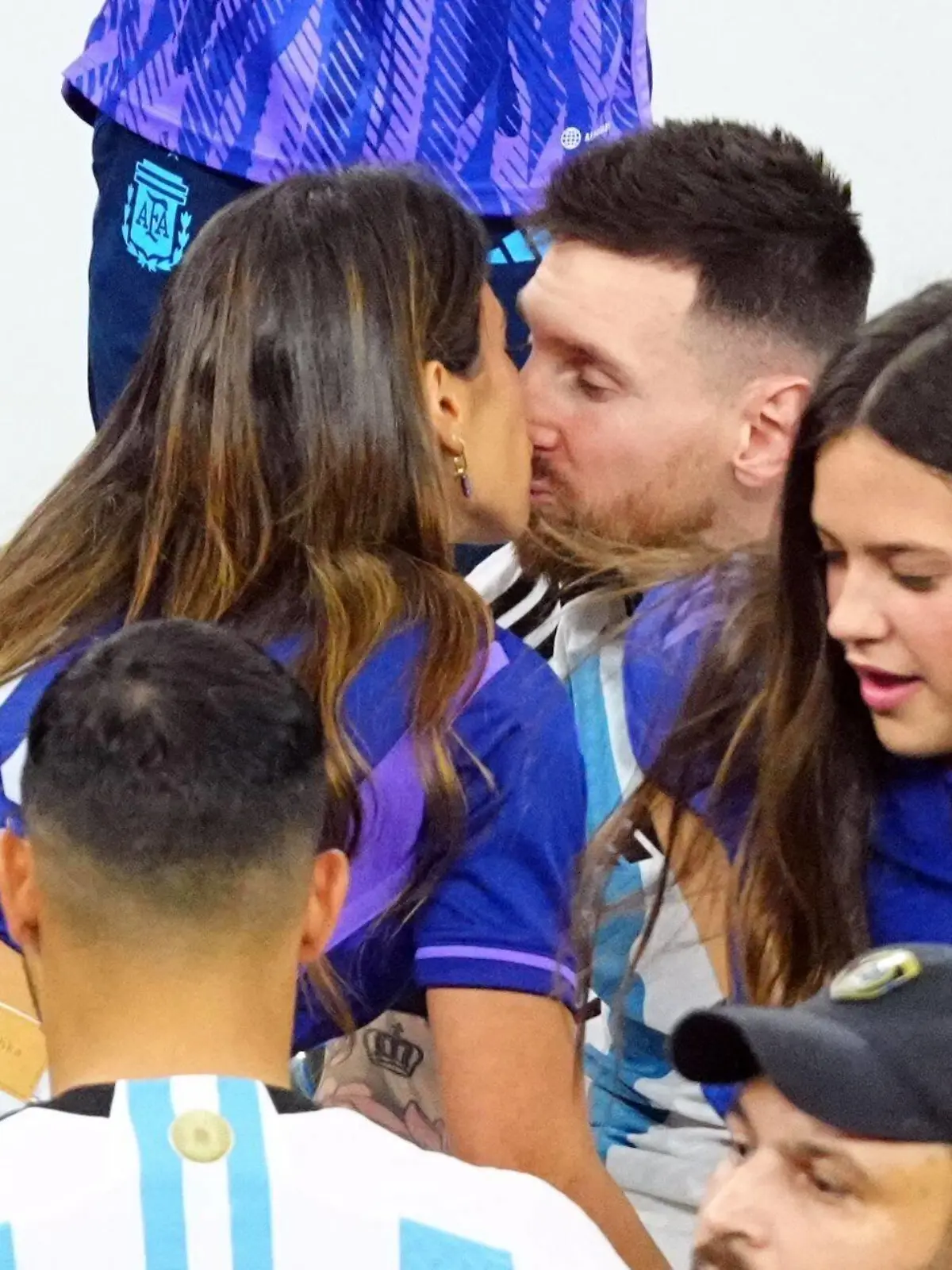 Mandatory Credit: Photo by Javier Garcia/Shutterstock 13670815jw Lionel Messi kisses his wife Argentina v France, FIFA World Cup, WM, Weltmeisterschaft, Fussball 2022, Final, Football, Lusail Stadium, Al Daayen, Qatar - 18 Dec 2022 Editorial Use Only Argentina v France, FIFA World Cup 2022, Final, Football, Lusail Stadium, Al Daayen, Qatar - 18 Dec 2022 Editorial Use Only PUBLICATIONxINxGERxSUIxAUTxHUNxGRExMLTxCYPxROUxBULxUAExKSAxONLY Copyright: xJavierxGarcia/Shutterstockx 13670815jw 