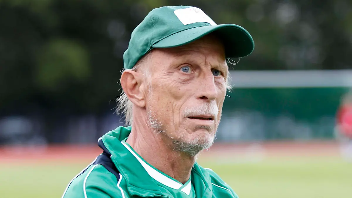 Christoph Daum beim Fußballspiel FC Bundestag vs. FC Diabetologie im Friedrich-Ludwig-Jahn-Sportpark. Berlin, 06.09.2022 *** Christoph Daum at the soccer match FC Bundestag vs FC Diabetology at Friedrich Ludwig Jahn Sportpark Berlin, 06 09 2022 Foto:xS.xGabschx/xFuturexImage