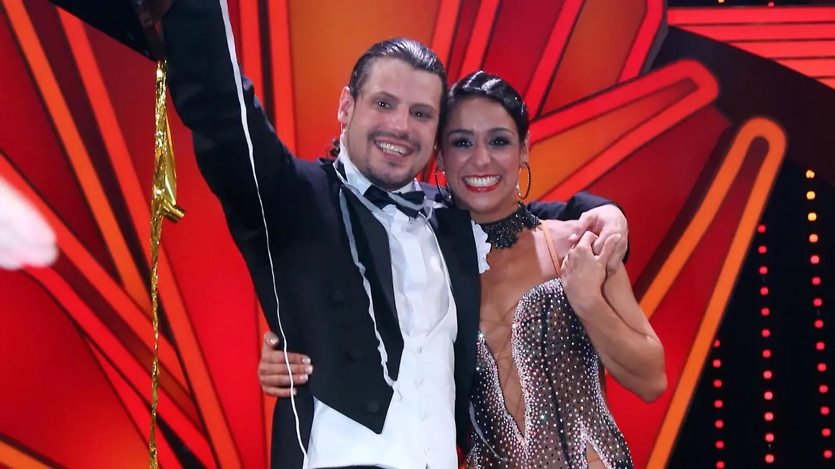 Manuel Cortez wird mit seiner Tanzpartnerin Melissa Ortiz-Gomez 'Dancing Star 2013'. Verwendung der Bilder für Online-Medien ausschließlich mit folgender Verlinkung: 'Alle Infos zu 'Let´s Dance' im Special bei RTL.de: www.rtl.de/cms/sendungen/lets-dance.html