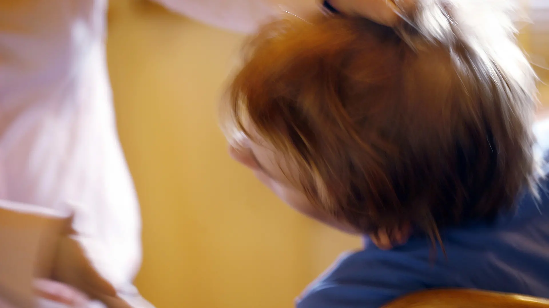 Family violence. Woman pulling boy's hair./ MODEL RELEASED. Foto: LEHTIKUVA / Marja Airio +++(c) dpa - Report+++
