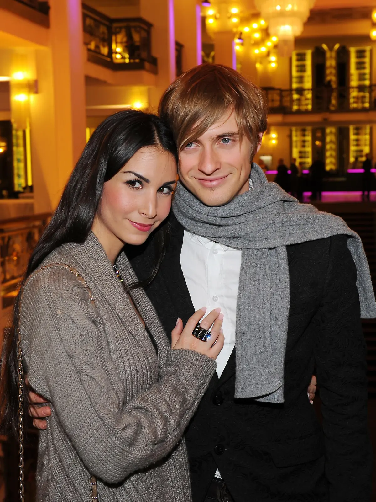 ARCHIV - Sila Sahin und Jörn Schlönvoigt am 24.11.2011 in Berlin. In der Serie kriselt es nur zwischen den beiden - im wahren Leben ist es aus: Sila Sahin (27) und Jörn Schlönvoigt (26) haben sich getrennt. Foto: Jens Kalaene (zu dpa «Liebes-Aus für «GZSZ»- Paar Sila Sahin und Jörn Schlönvoigt» vom 06.02.2013)  +++(c) dpa - Bildfunk+++