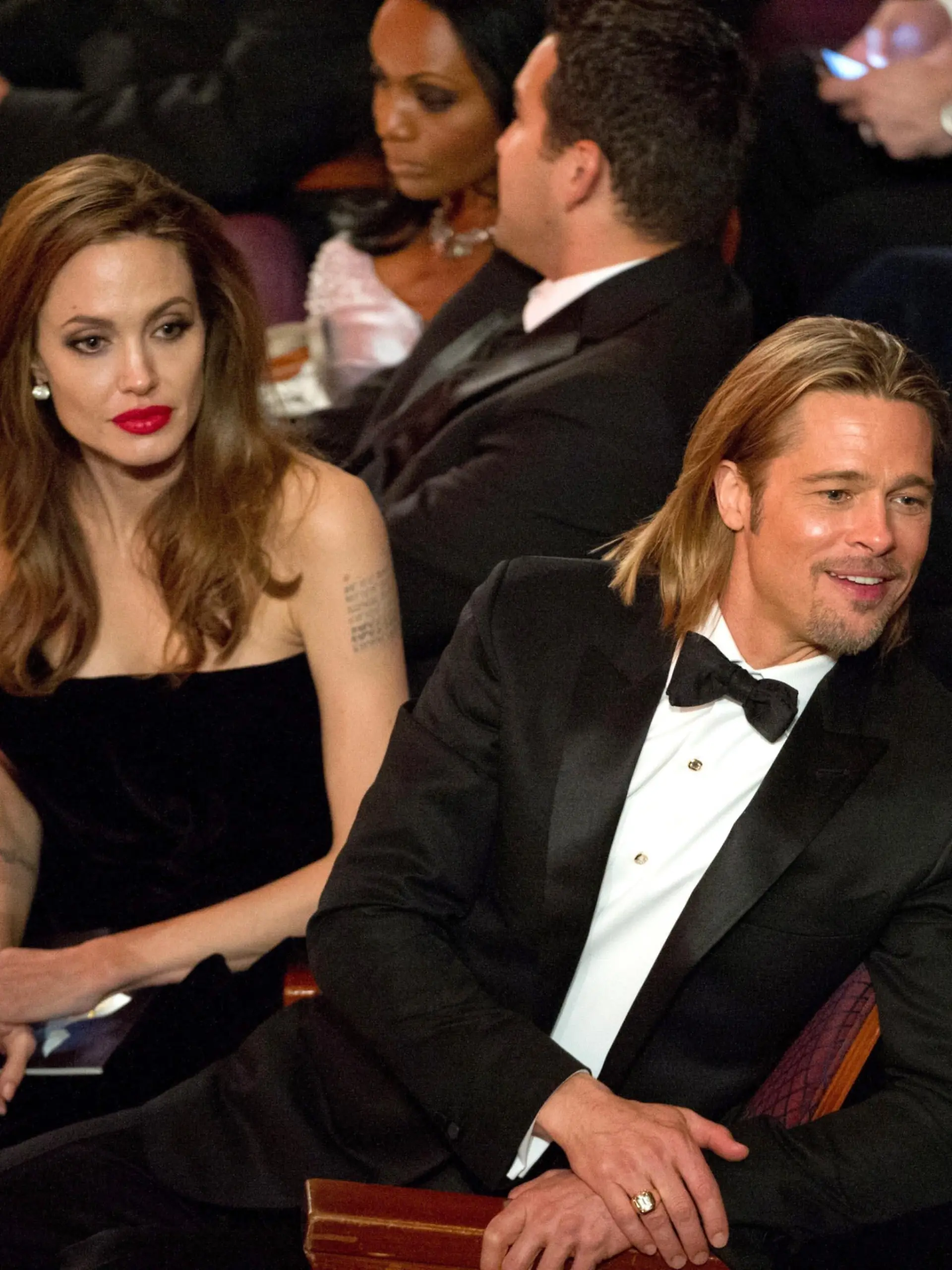 epa03124218 A handout picture provided by the Academy of Motion Picture Arts and Sciences (AMPAS) shows US actor and Oscar-nominee for Best Motion Picture of the Year and Performance by an Actor in a Leading Role, Brad Pitt (R) and US actress Angelina Jolie (L) during the live ABC Television Network broadcast of the 84th Annual Academy Awards from the Hollywood and Highland Center, in Hollywood, California, USA, 26 February 2012. The Oscars are presented for outstanding individual or collective efforts in up to 24 categories in filmmaking. EPA/MATT PETIT / AMPAS / HO ATTENTION EDITORS: THE IMAGE MAY NOT BE ALTERED. THE IMAGE IS FREE FOR EDITORIAL USE IN REPORTING ABOUT THE EVENT. HANDOUT EDITORIAL USE ONLY/NO SALES/NO ARCHIVES  +++(c) dpa - Bildfunk+++
