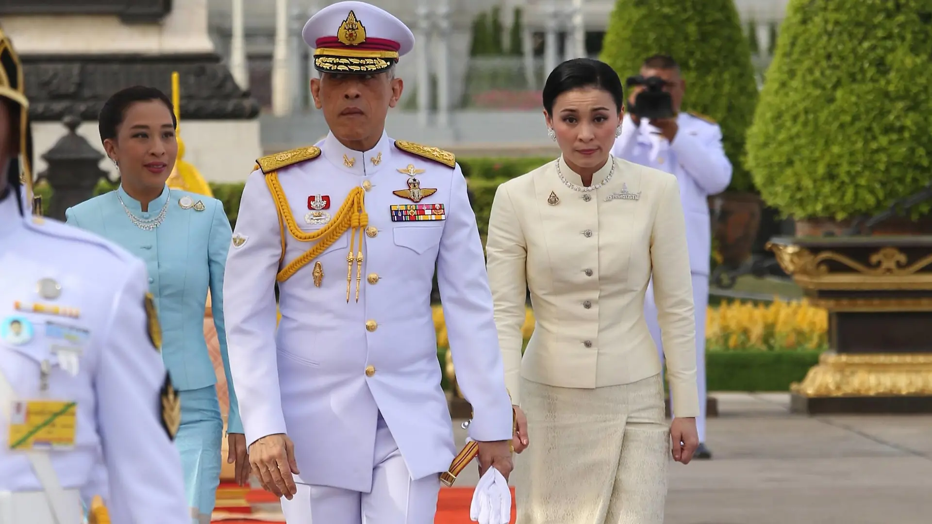 May 2, 2019 - Bangkok, Thailand - Thailand s King Maha Vajiralongkorn (L) and Queen Suthida (R) and his daughter Princess Bajrakitiyabha arrive to pay homage to the statue of former King Chulalongkorn or King Rama V ahead of the royal coronation at the Royal Plaza in Bangkok. Bangkok Thailand - ZUMAs197 20190502_zaa_s197_005 Copyright: xPoolx