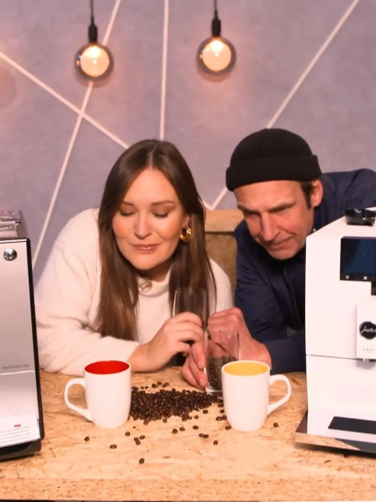 Guter Kaffee, aber bitte günstig? Immer mehr Discounter bieten billige Kaffeevollautomaten an, aber sind die wirklich gut? RTL macht den Check!