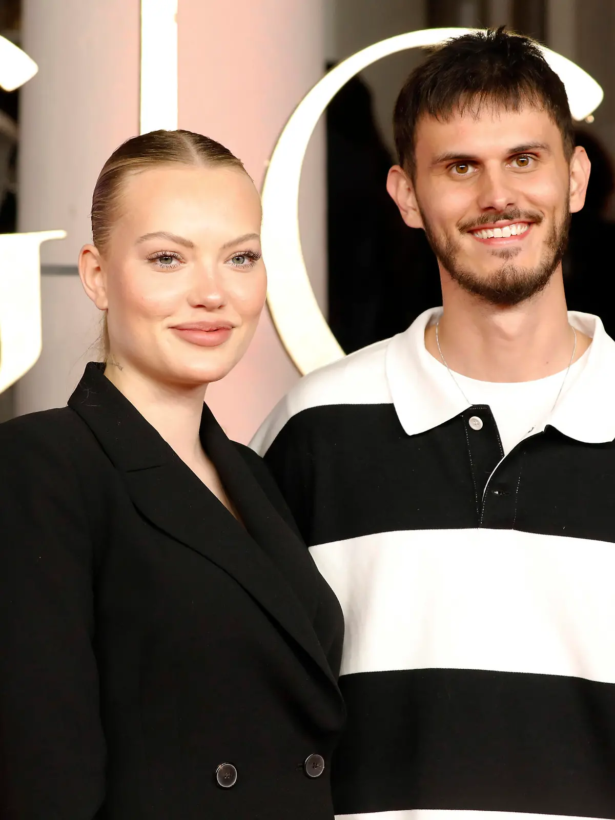 Cheyenne Savannah Ochsenknecht mit Partner Nino Sifkovits bei der Premiere des Kinofilms 'The Magic Flute - Das Vermächtnis der Zauberflöte' im Staatstheater am Gärtnerplatz. München, 07.11.2022