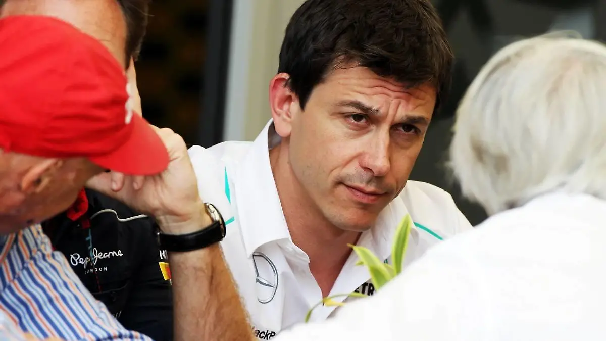 (L to R): Christian Horner (GBR) Red Bull Racing Team Principal with Toto Wolff (GER) Mercedes AMG F1 Shareholder and Executive Director, Bernie Ecclestone (GBR) CEO Formula One Group (FOM) and Paul Hembery (GBR) Pirelli Motorsport Director.
21.04.2013. Formula 1 World Championship, Rd 4, Bahrain Grand Prix, Sakhir, Bahrain, Race Day
- www.xpbimages.com, EMail: requests@xpbimages.com - copy of publication required for printed pictures. Every used picture is fee-liable. © Copyright: Moy / XPB Images