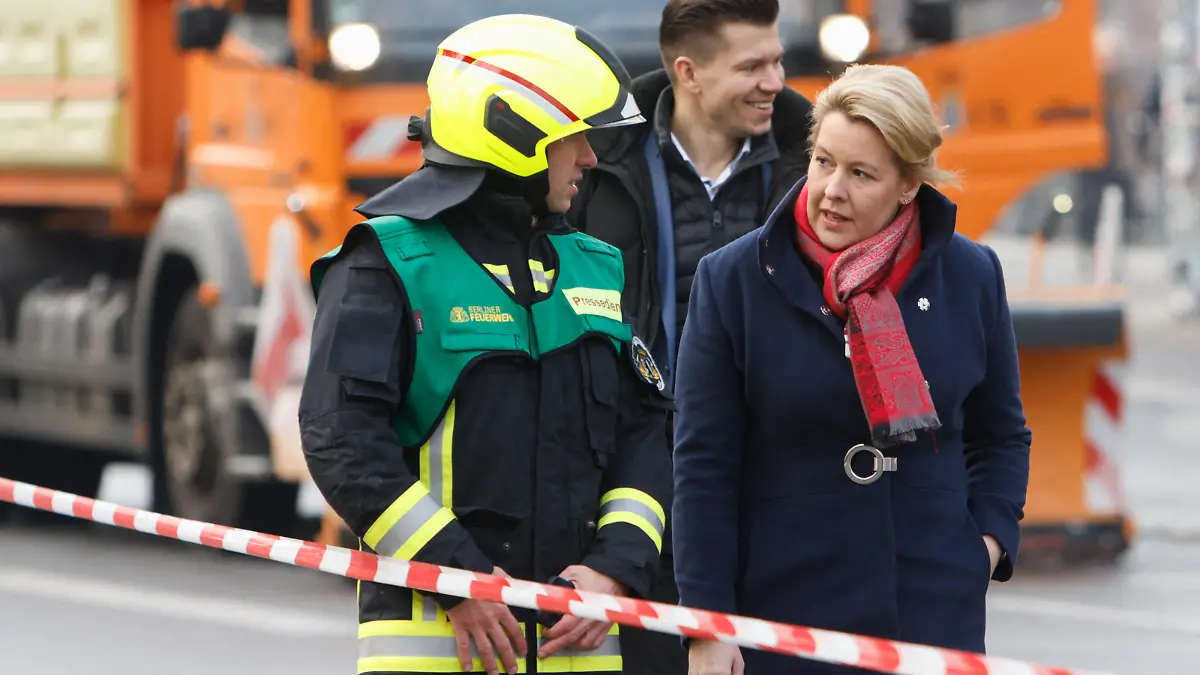 Berlin's Governing Mayor, Franziska Giffey arrives at the site where emergency services work on a street outside a hotel after a burst and leak of the AquaDom aquarium in central Berlin near Alexanderplatz, with water poured out onto the street, in Berlin, Germany, December 16, 2022. REUTERS/Michele Tantussi