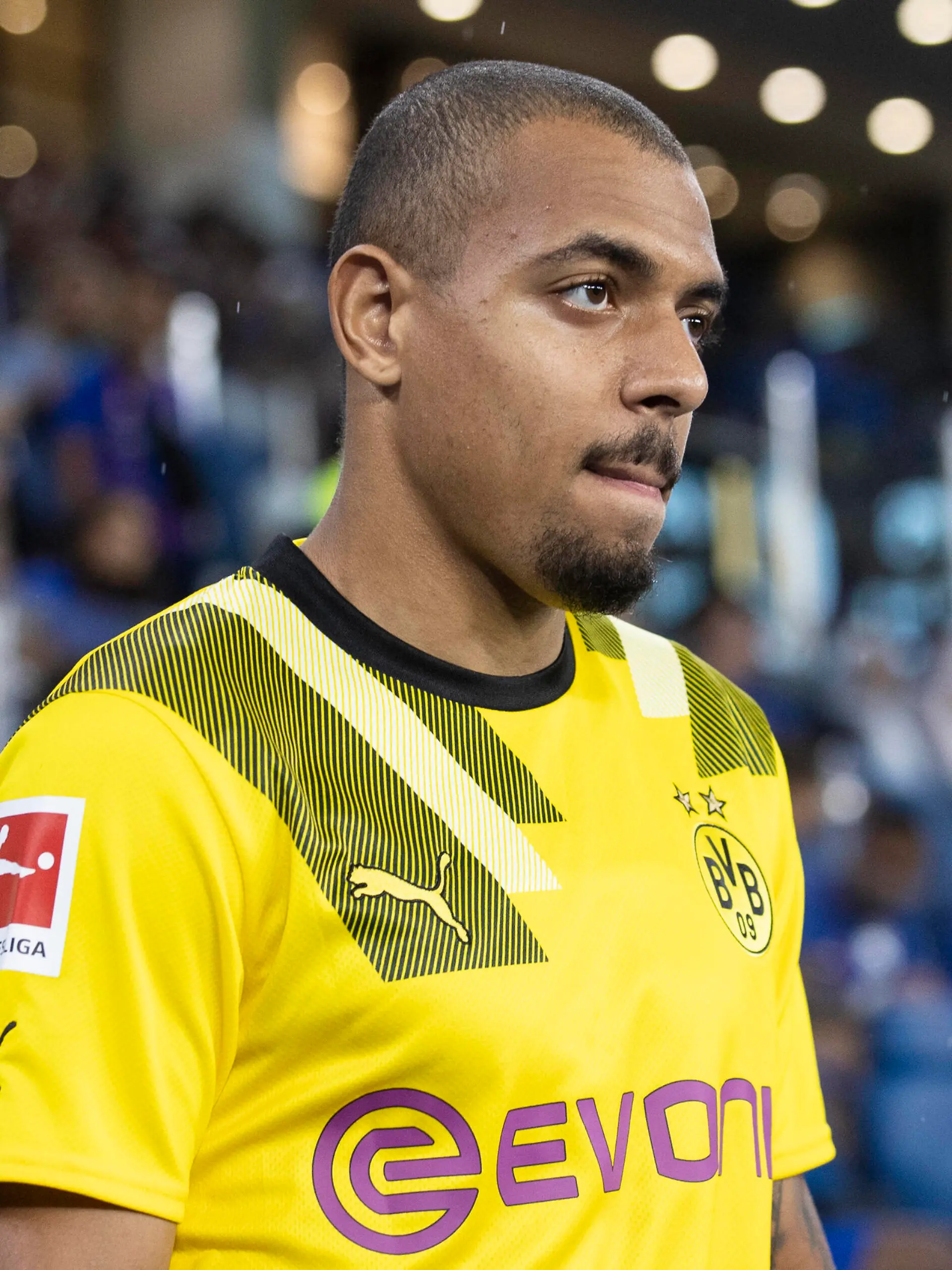  Fußball: Testspiel: Johor Southern Tigers - Borussia Dortmund am 28.11.2022 in Johor Malaysia. Dortmunds Donyell Malen betritt das Stadion *** Soccer test match Johor Southern Tigers Borussia Dortmund on 28 11 2022 in Johor Malaysia Dortmunds Donyell Malen enters the stadium Copyright: xKirchner/MarcoxSteinbrennerx