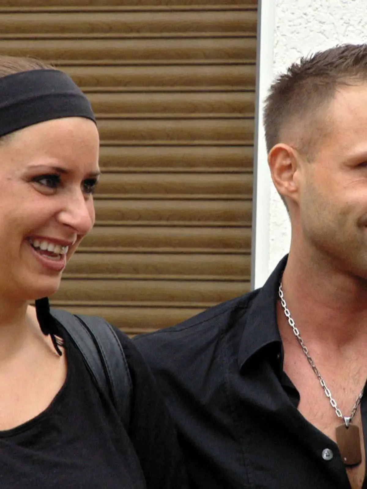 Virginia (26) und Andrew (32) sind seit neun Jahren ein Paar und seit zwei Jahren verlobt. Die beiden wünschen sich nichts sehnlicher, als endlich zu heiraten, doch immer stellte sich ihnen etwas in den Weg.