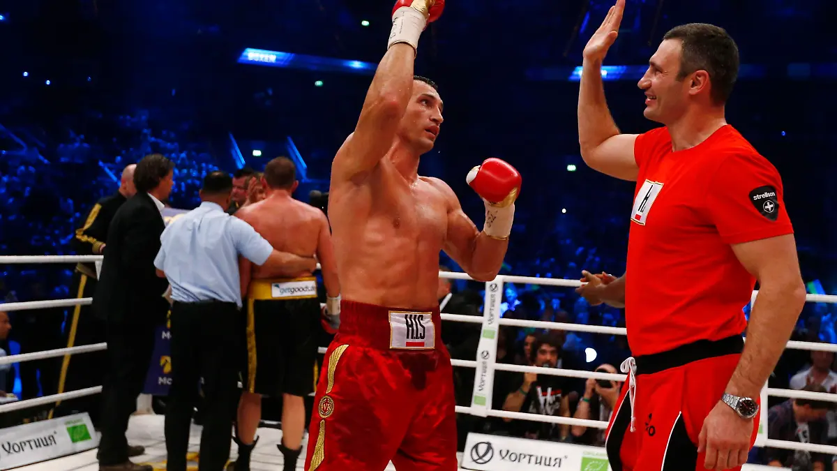 Ukrainian heavyweight boxing world champion Vladimir Klitschko celebrates with his brother Vitali (R) after defeating his Italian-born challenger Francesco Pianeta at the SAP arena in Mannheim, May 4, 2013. Klitschko stopped former sparring partner Pianeta inside six rounds in Mannheim on Saturday to retain his four world heavyweight title belts. REUTERS/Kai Pfaffenbach (GERMANY - Tags: SPORT BOXING POLITICS)