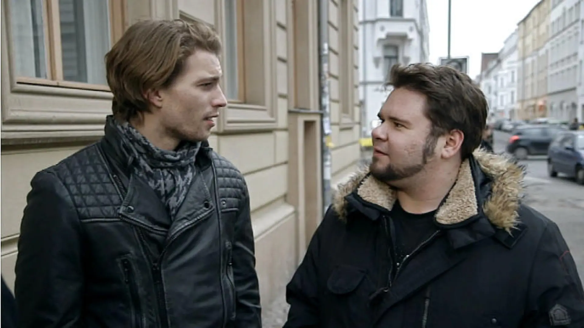 Dominik und Tuner suchen gemeinsam eine Wohnung