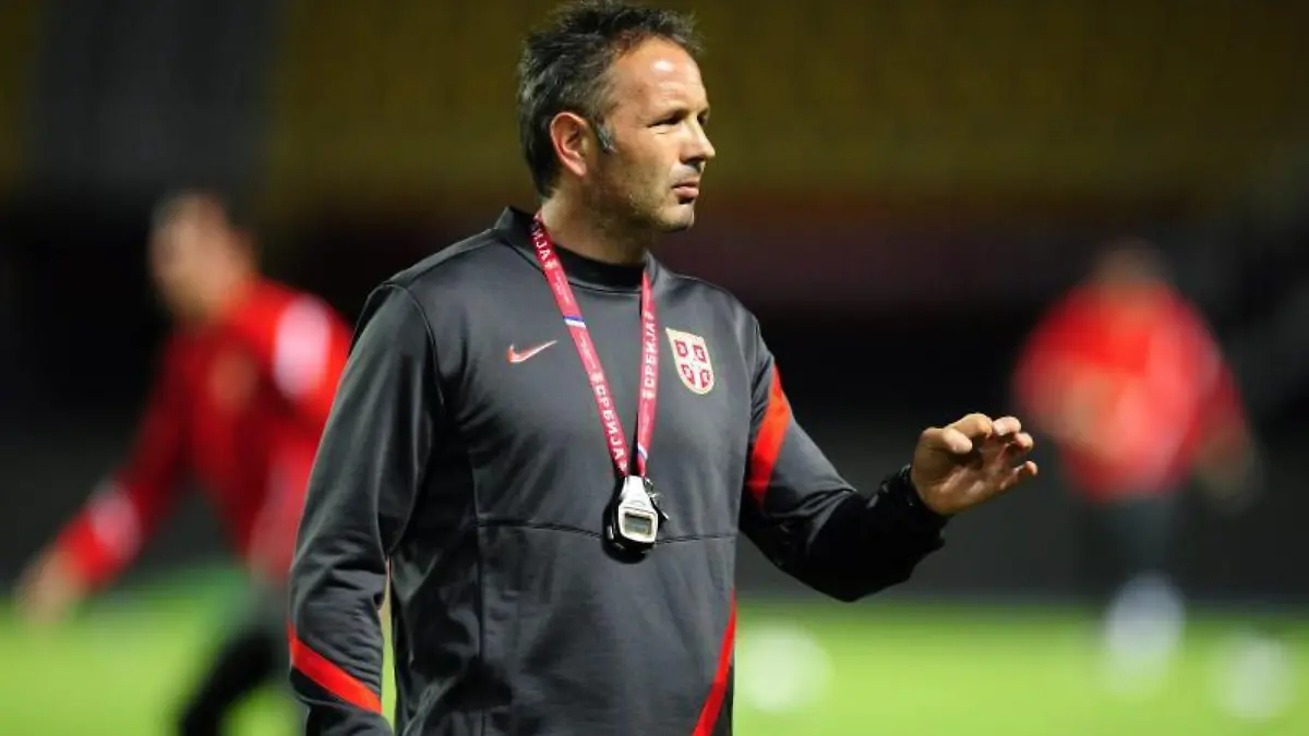 Serbiens Trainer Sinisa Mihajlovic trifft mit seinem Team auf Kroatien. Foto: Georgi Licovski